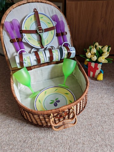 Shabby chic wicker picnic - wicker,