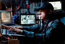 MISSION IMPOSSIBLE - GHOST PROTOCOL: SIMON PEGG SIGNED 6x4 ACTION PHOTO+COA