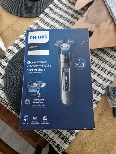 Philips mens shaver - philips,