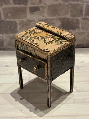 Dolls house scale - 1/12,