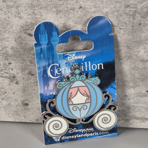 Disney pin trading - pin,