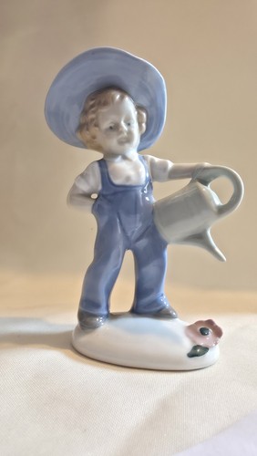Nao lladro boy - lladro, figurine