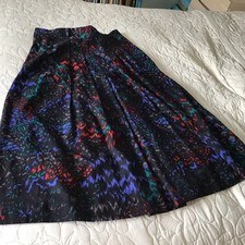 Daks.  MIDI Skirt 16