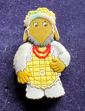 WOMBLES MADAME CHOLET 2003 RUBBER PIN BADGE