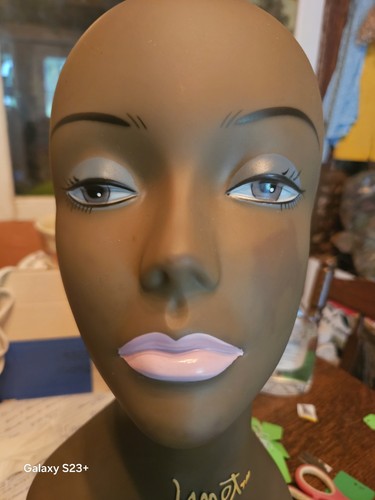 Mannequin head with shoulders - head,