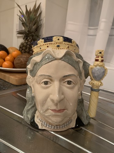 Vintage royal doulton - royal, queen