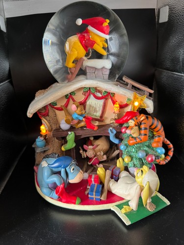 Winnie the pooh plays - plays,