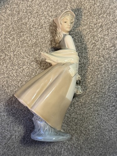 Beautiful nao lladro girl - by,