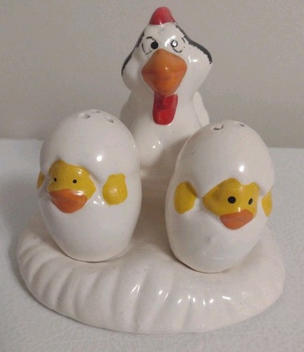 Chickens hen hatching eggs - hen,