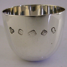 GEORGIAN STYLE STERLING SILVER TUMBLER WHISKY CUP 1977 BARWARE 67g PAYNE OXFORD