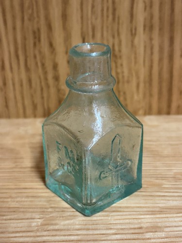 Victorian aqua glass inkwell - aqua,
