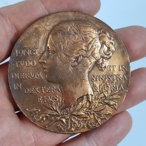 Antique bronze queen victoria - antique,