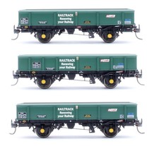 BACHMANN 'OO' GAUGE LOT OF 3 ASSORTED GREEN 5 & 7 RIB RAILTRACK PNA WAGONS