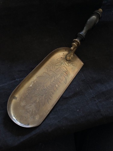 Vintage brass crumb - , scoop