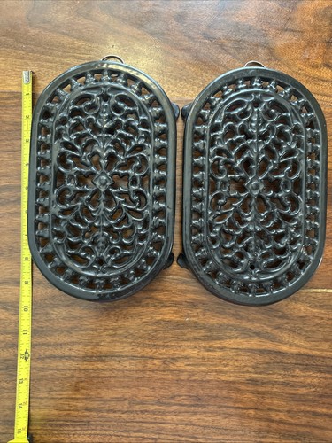 Pair of vintage - ⭐️, cast