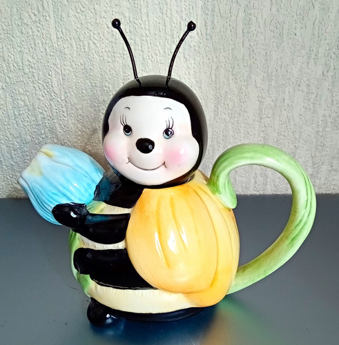 Novelty bee shaped - bee, glossy