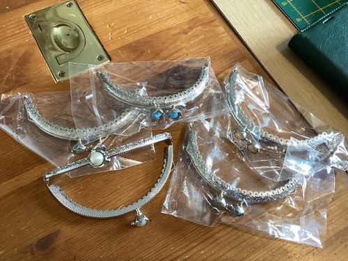 Kiss clasps for purse - x,