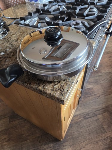Saladmaster deep dish covered - dish,