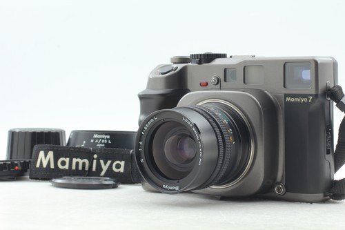 Near mint hood mamiya 7 - [near, w/hood]