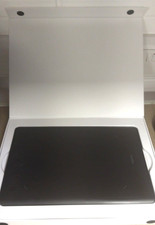 Wacom Intuos Pro (Medium )PTH-660 used minor scuffs