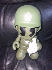 Kidrobot Mascot SGT. ROBOT 17 URBAN VINYL ART FIGURE Dave White with POSTER
