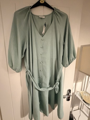 Bnwt sage green - sage, linen-feel