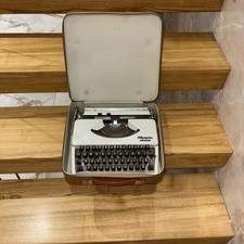 OLYMPIA SPLENDID 66 Typewriter with original case