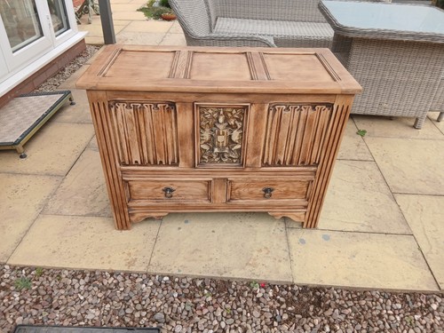 Stripped oak linenfold - oak, mule