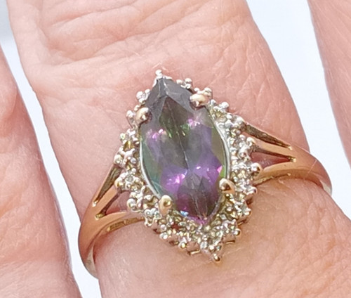 Fully hallmarked 9ct - hallmarked, yellow