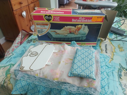 Vintage pedigree sindy bed - -,