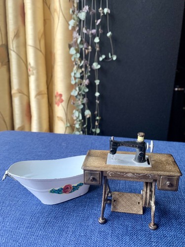 Vintage dolls house miniature - house,
