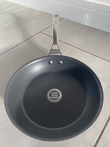 Brand new 25cms circulon - 25cms,