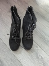Select Women's Lace-Up And Zip