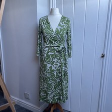 Green & Cream Leaf Design Tie