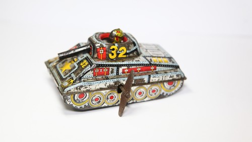 Vintage japan tinplate tank - japan,
