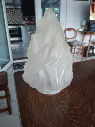 Large vintage moulded white - moulded,