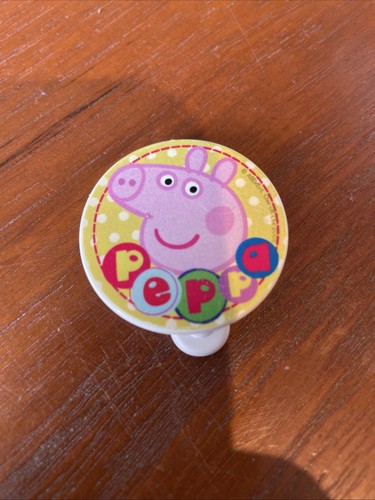 Peppa pig badge plastic - pig, no