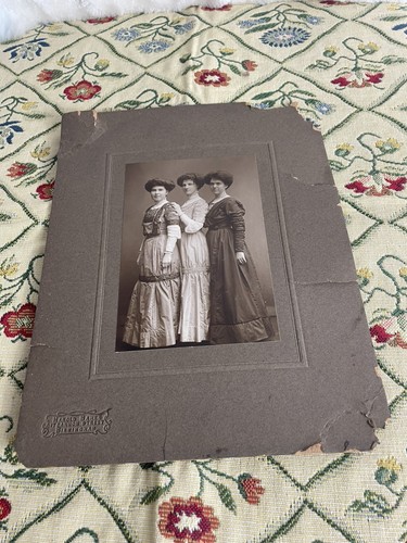 Affectionate women pattern - affectionate,