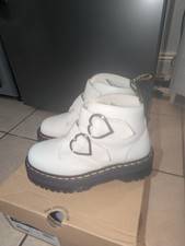 Dr Martens Devon Heart White