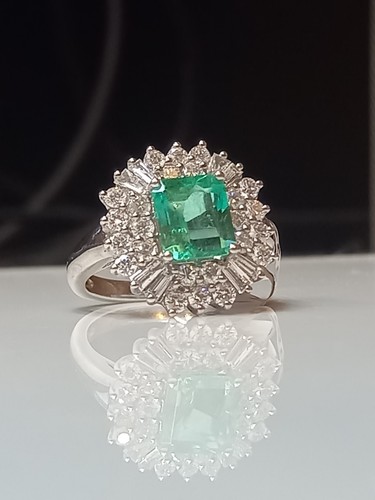 Diamond emarald cluster ring - &,
