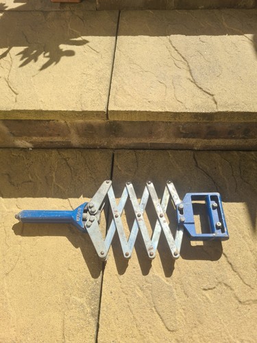 Lazy tong rivet gun - lazy,