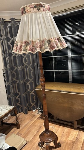 Vintage wooden standard floor - standard,