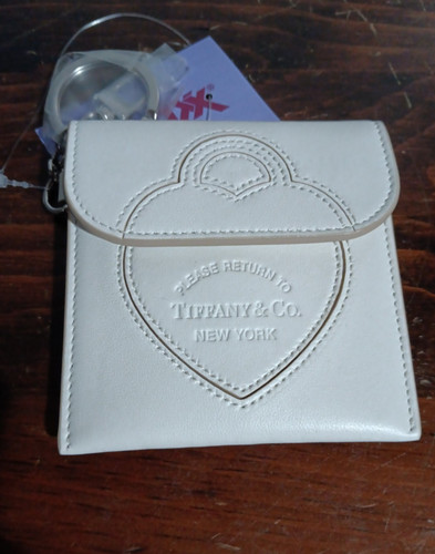 Tiffany return to - &,