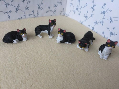 Dolls house - dolls,
