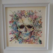 Multi-coloured skull liquid