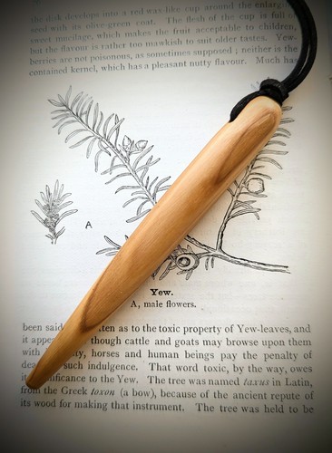 Yew wood pendant - wood, pendant/charm/keppen