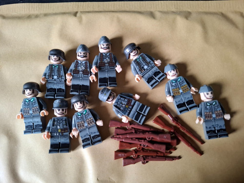 X10 mini figure - x10, soldiers
