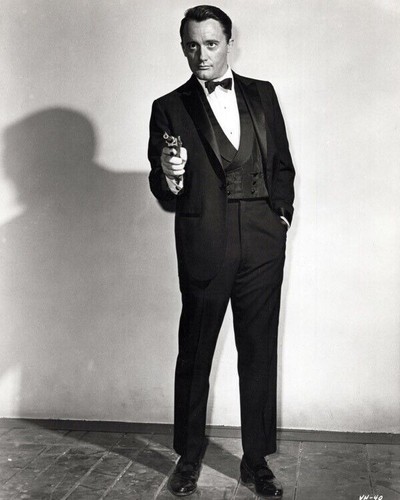 Robert vaughn full - robert, pose