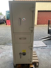 Deposit cash safe in excellent condition.