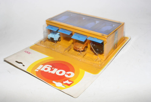 Corgi 3001 car - garage, set